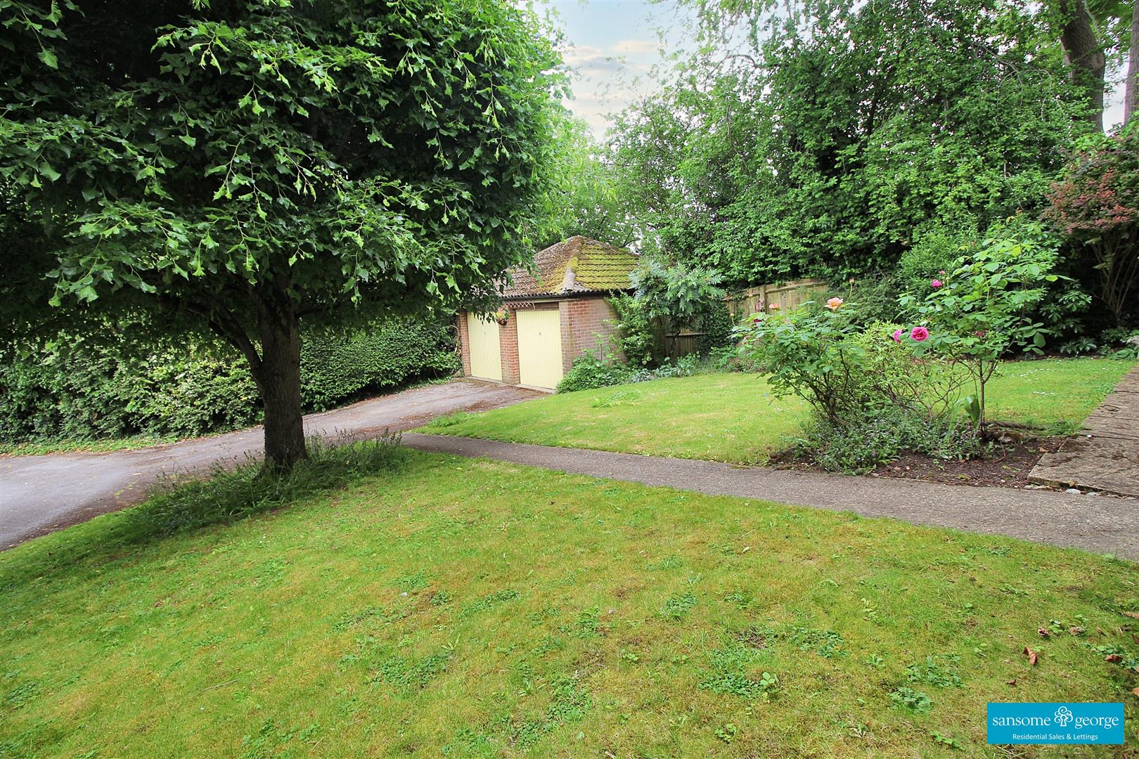 4 bed property in Simons Close, Reading